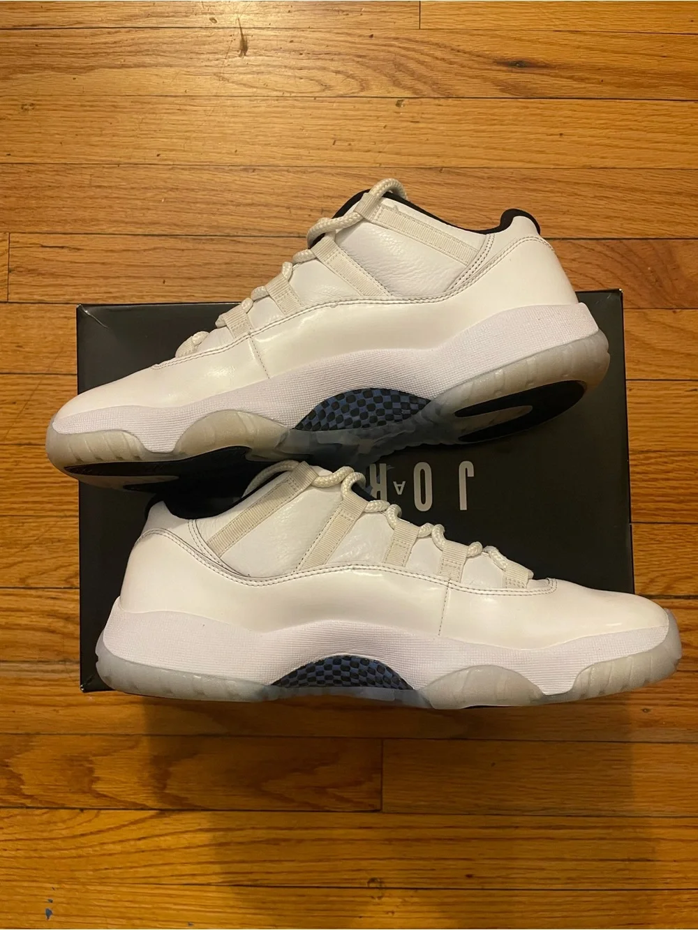 2021 Jordan 11 Retro Low Legend Blue Size 11 Excellent Condition OG Box